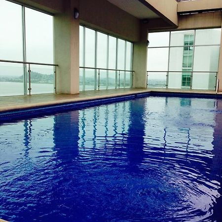 Luxury Suites River Front جواياكيل الغرفة الصورة