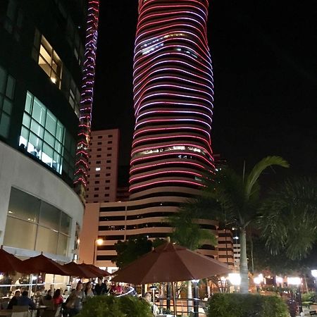 Luxury Suites River Front جواياكيل المظهر الخارجي الصورة