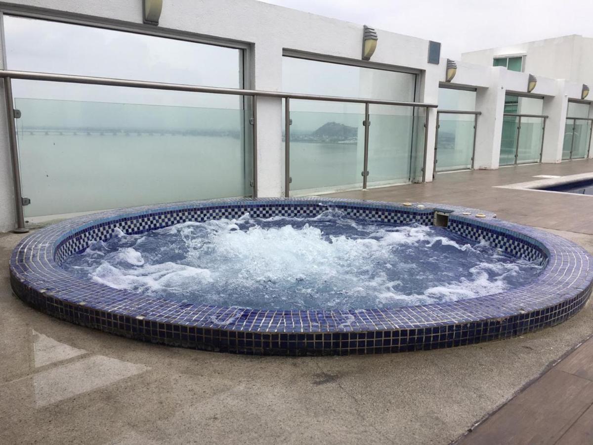 Luxury Suites River Front جواياكيل المظهر الخارجي الصورة