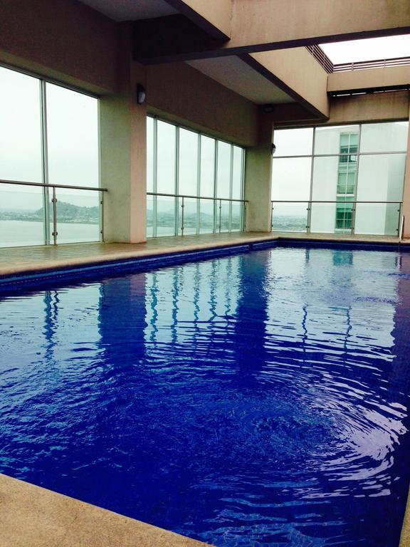 Luxury Suites River Front جواياكيل الغرفة الصورة