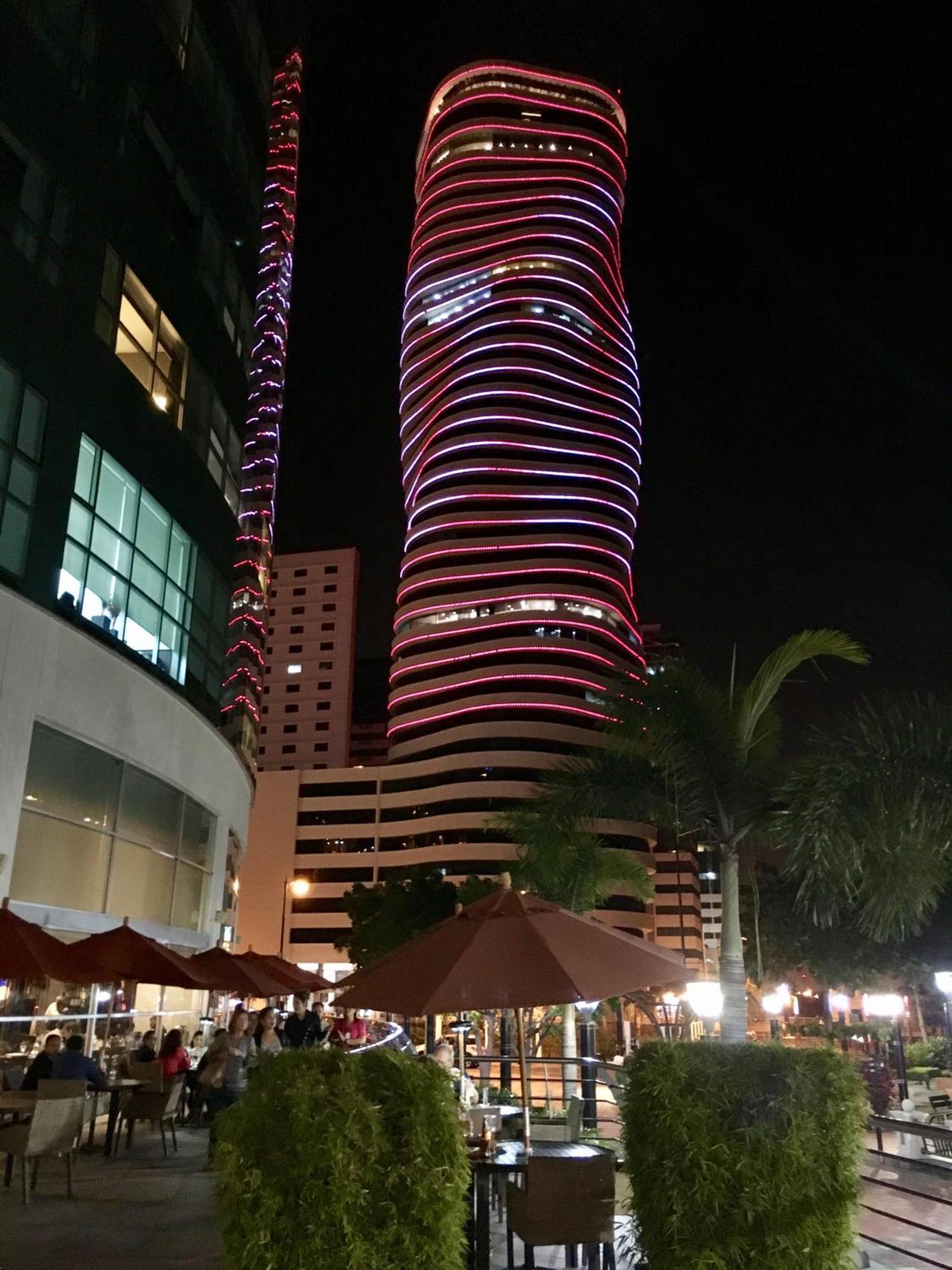 Luxury Suites River Front جواياكيل المظهر الخارجي الصورة